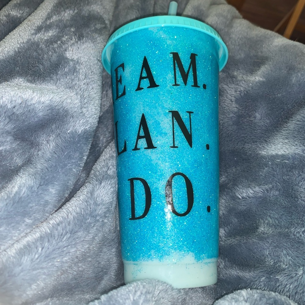 Color changing tumbler